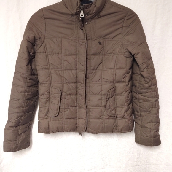 Abercrombie & Fitch puffer jacket. - Picture 2 of 6